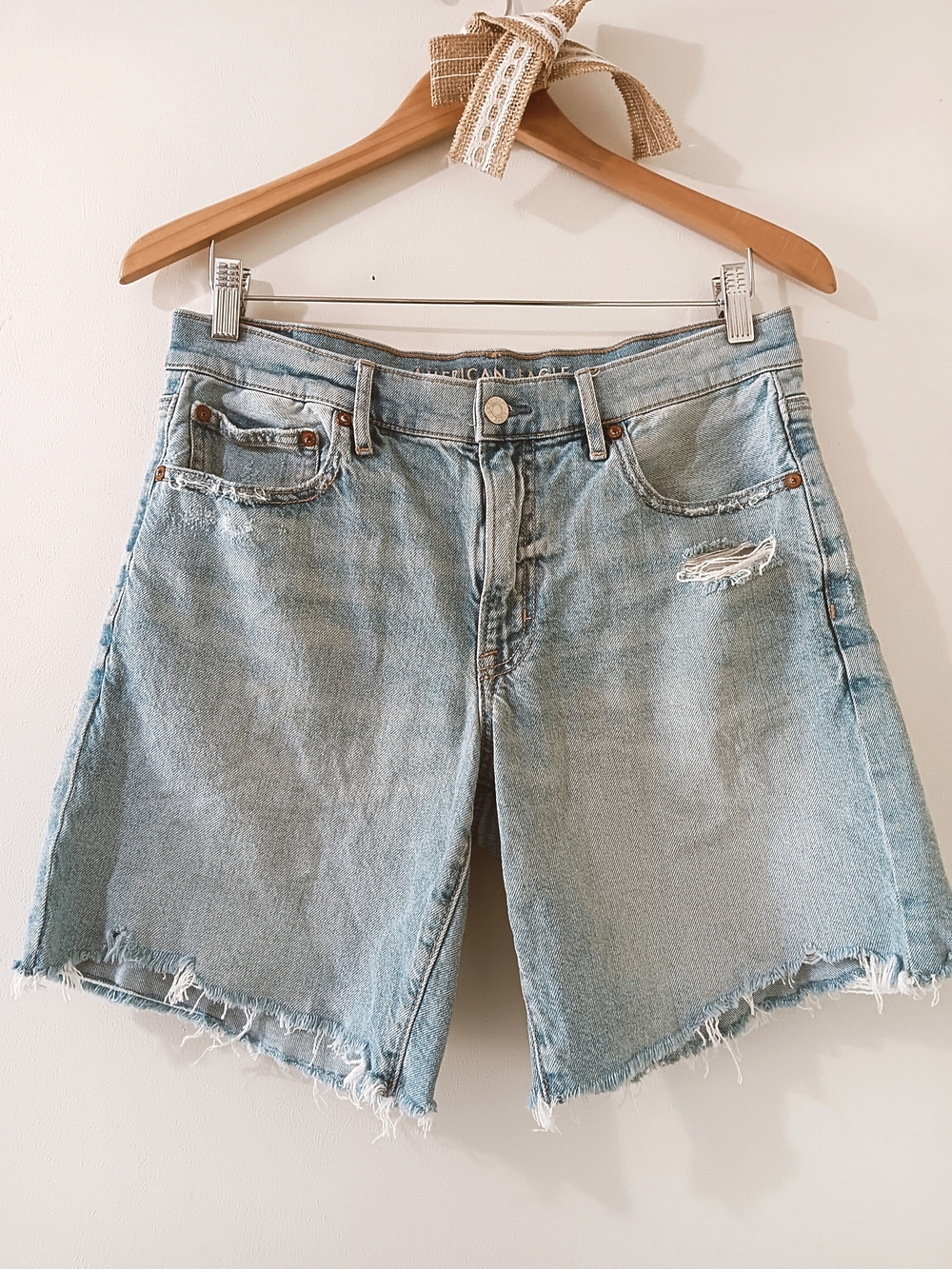 AMERICAN EAGLE HIGH RISE FRAYED HEM STRIGID DENIM JEAN PERFECT BERMUDA SHORTS 6
